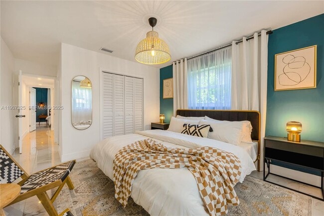 Building Photo - 1424 NE 118th St