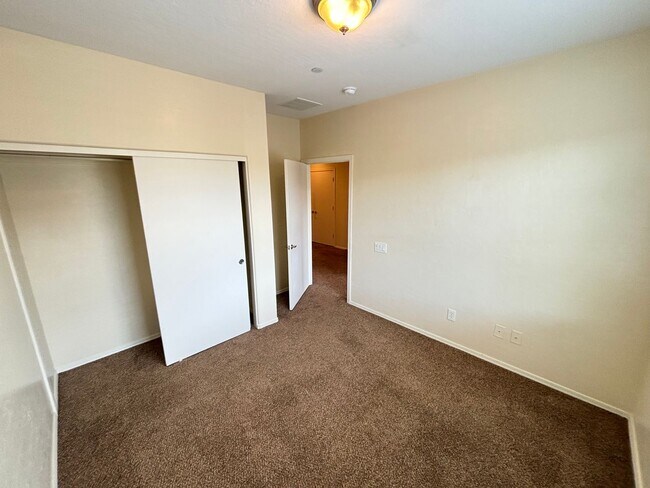 Building Photo - Beautiful 3Bed/2Bath/2Car Condo in Sky Pointe Community – Northwest Las Vegas!