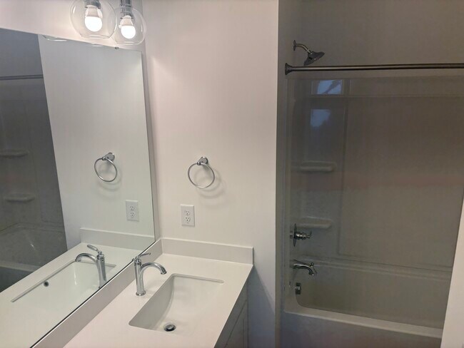 Building Photo - 484 Ml Pk Wy