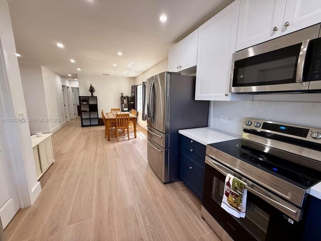 Building Photo - 15800 NE 15th Ave