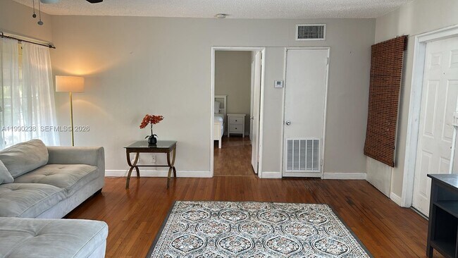 Building Photo - 90 Isle of Venice Dr