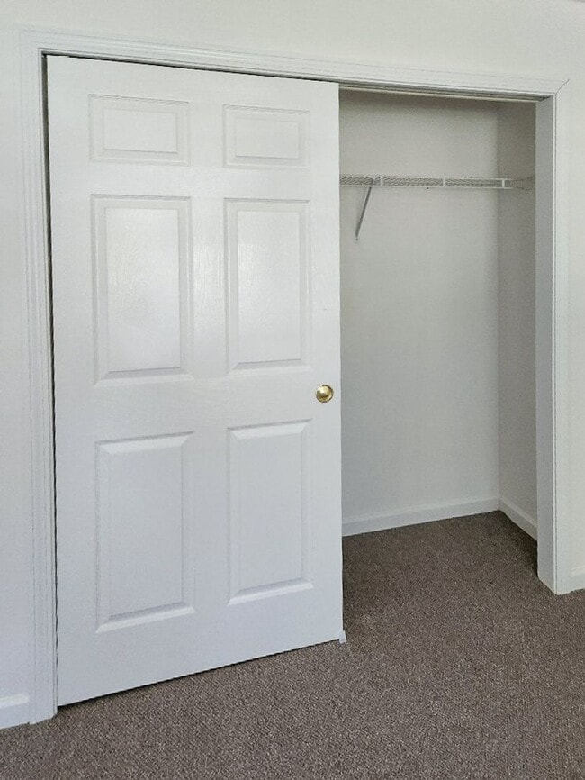 Building Photo - 1 bed, 1 bath independent senior living (55+ years of age) heat, hot water, & electricity include...