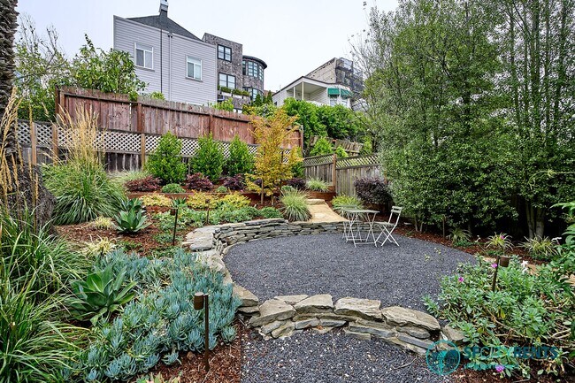 Building Photo - Pacific Heights: Remodeled Bi-Level Condo w/ Private Yard & Garage near Alta Vista Park