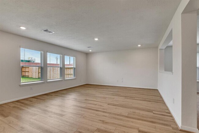 Building Photo - 18214 Sessile Oak Dr