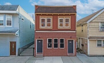 Building Photo - 572 Nassau St