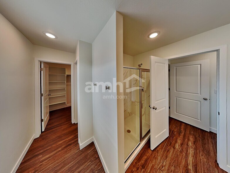 Building Photo - 8964 S John Annie Ln