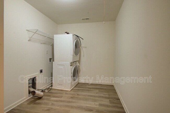 Building Photo - 421 Garden Grove Rd