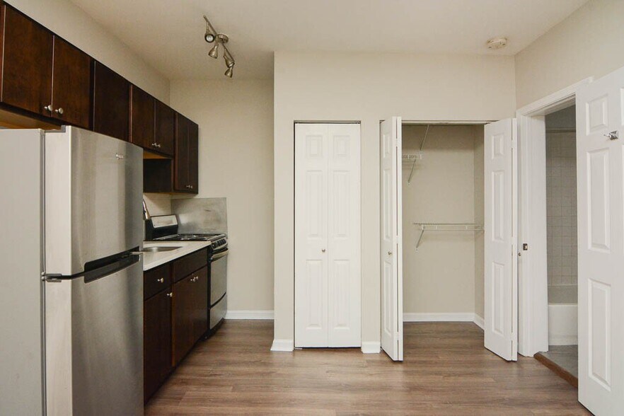 Building Photo - 1627 N Humboldt Blvd