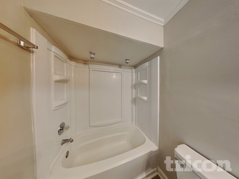 Building Photo - 6304 Clearwater Dr