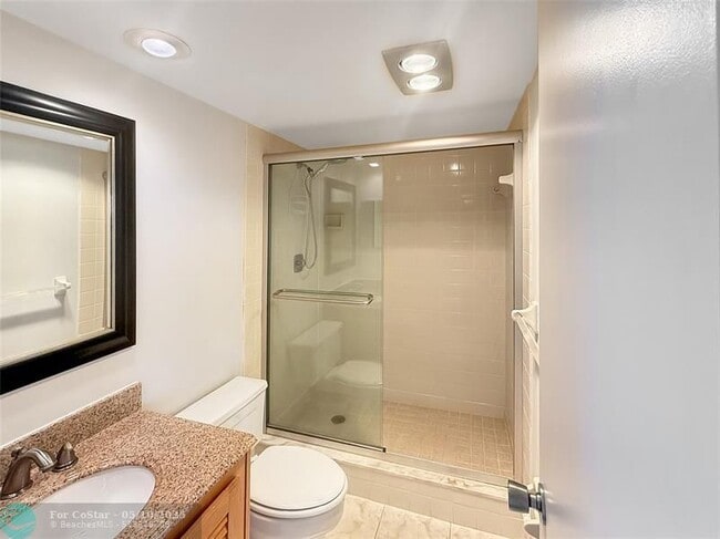 Building Photo - 3520 Oaks Way