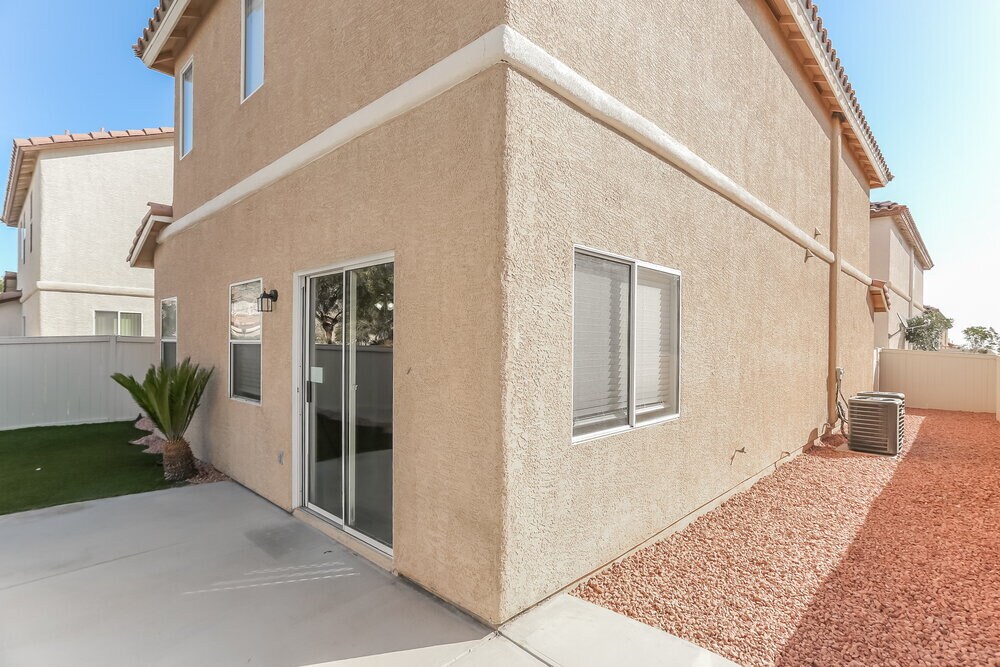 Building Photo - 10465 Armand Ave