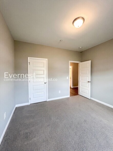 Building Photo - 1105 Prospect Ct