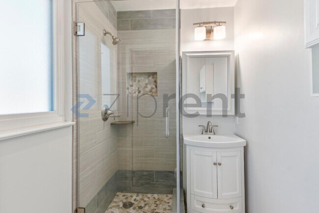 Building Photo - 6258 Castillon Dr