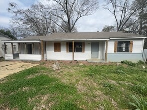 Building Photo - 320 Lawrence Rd