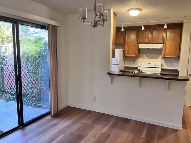 Building Photo - 133 Torrey Pine Terrace