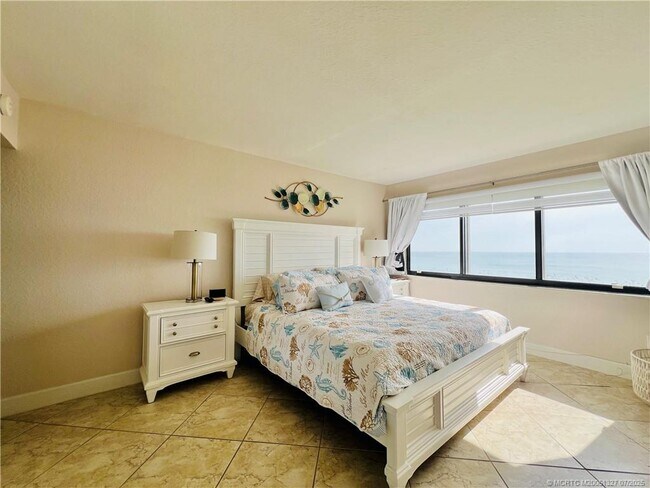 Building Photo - 4250 N Hwy A1A