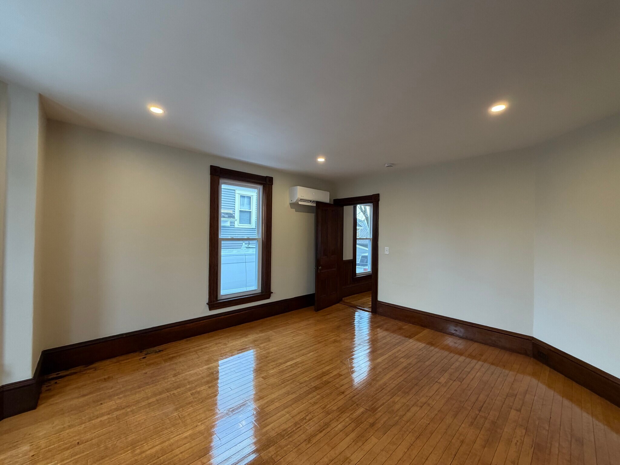 Building Photo - 5 Walker St