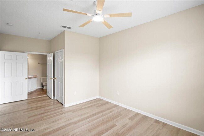 Building Photo - 10550 Baymeadows Rd