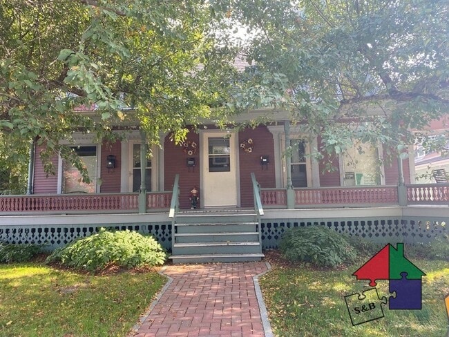 Building Photo - 225 Elm St