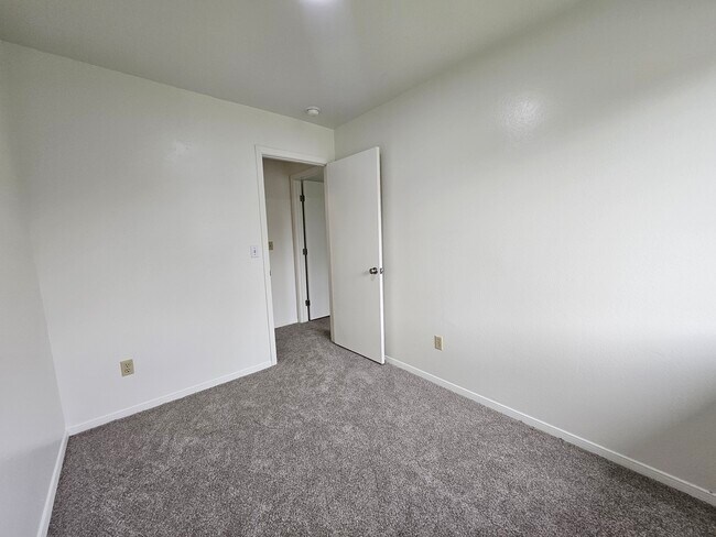 Building Photo - 8011 E 16th Ave