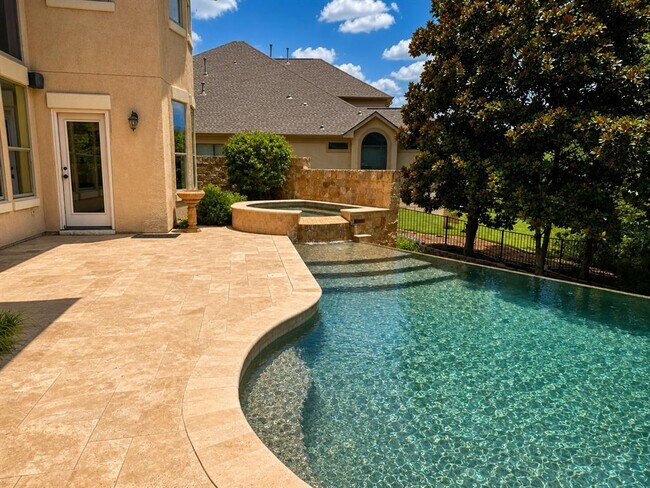 Building Photo - 206 Varco Dr