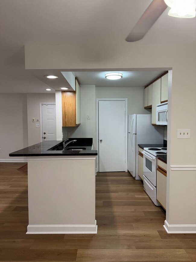 Building Photo - Silver Spring Condo with Modern Comforts and Active Lifestyle Amenities