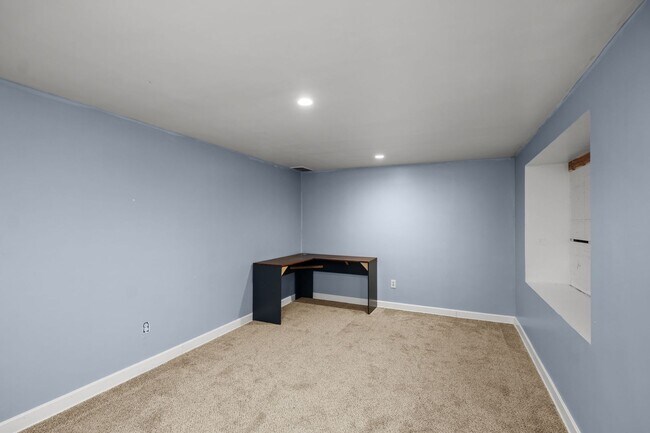 Building Photo - East Valley Home With Large Yard!