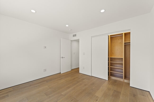 Building Photo - 13336 Maxella Ave