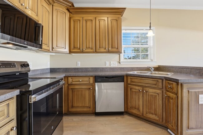 Building Photo - 100 Amandas Way