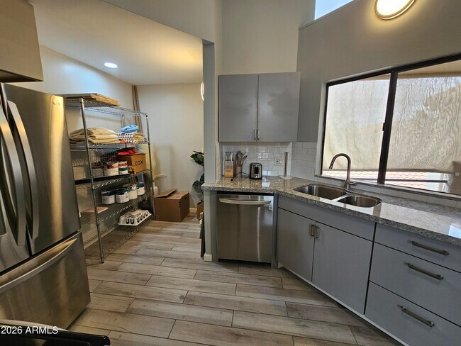 Building Photo - 10301 N 70th St