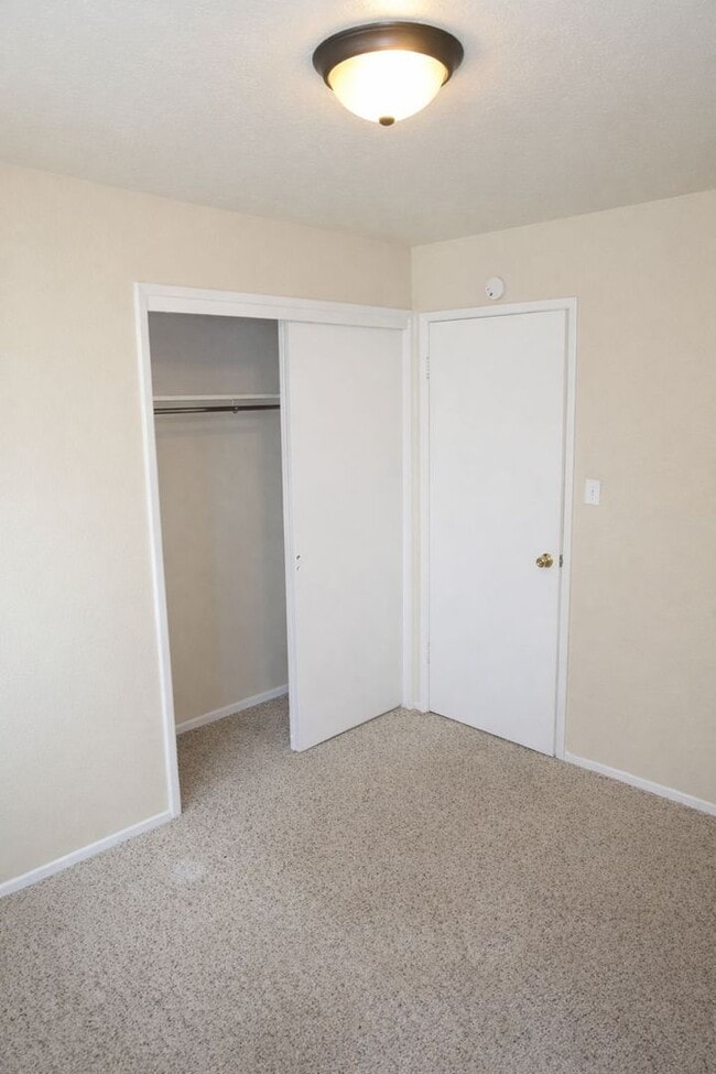 Building Photo - Updates, Simple Utilities, Awesome South Central Location - Maple Tree Apartments