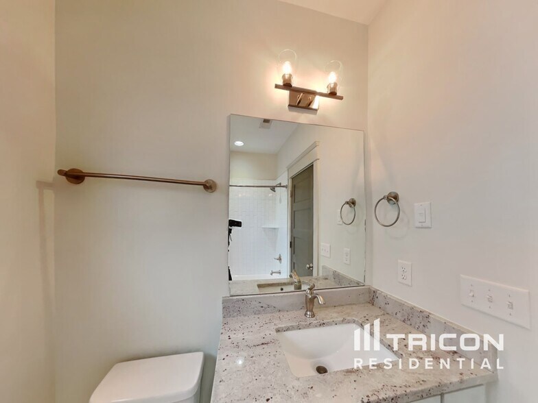 Building Photo - 1224 Hillwood Private Cove