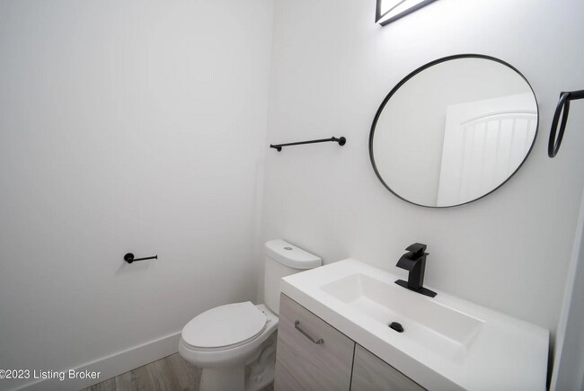 Building Photo - 60 Garden Dr