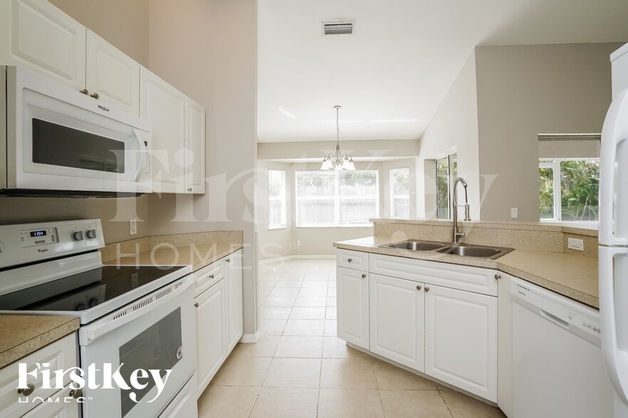 Building Photo - 8352 Bahamas Rd