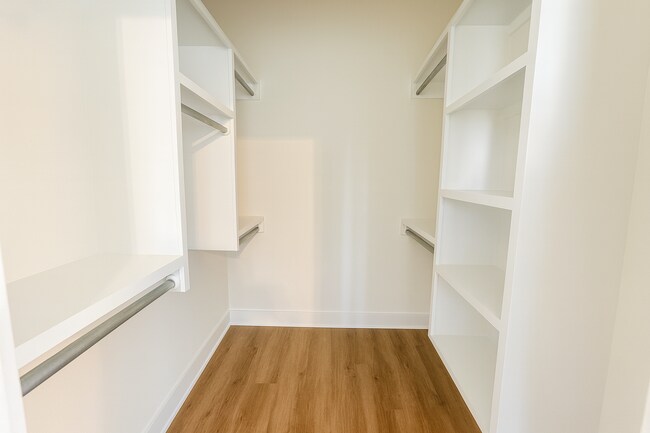 Building Photo - 3803/05 Bluelake