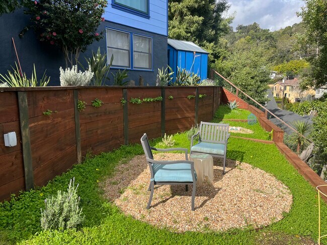 "Beach" Garden - 8 Los Robles Dr