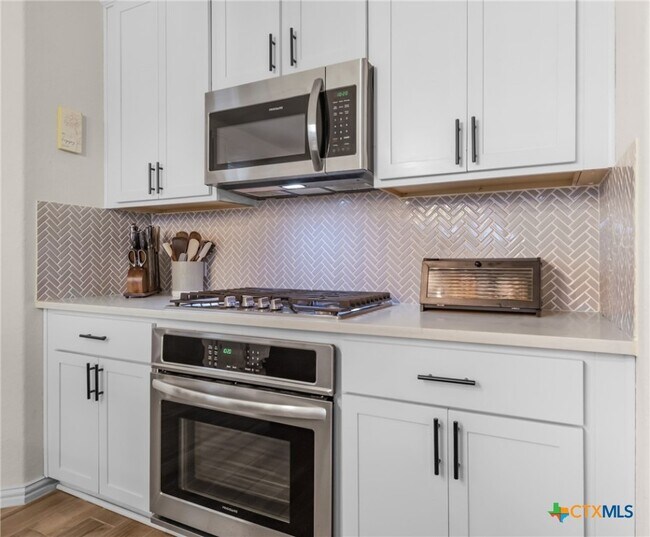 Building Photo - 2043 Cowan Dr