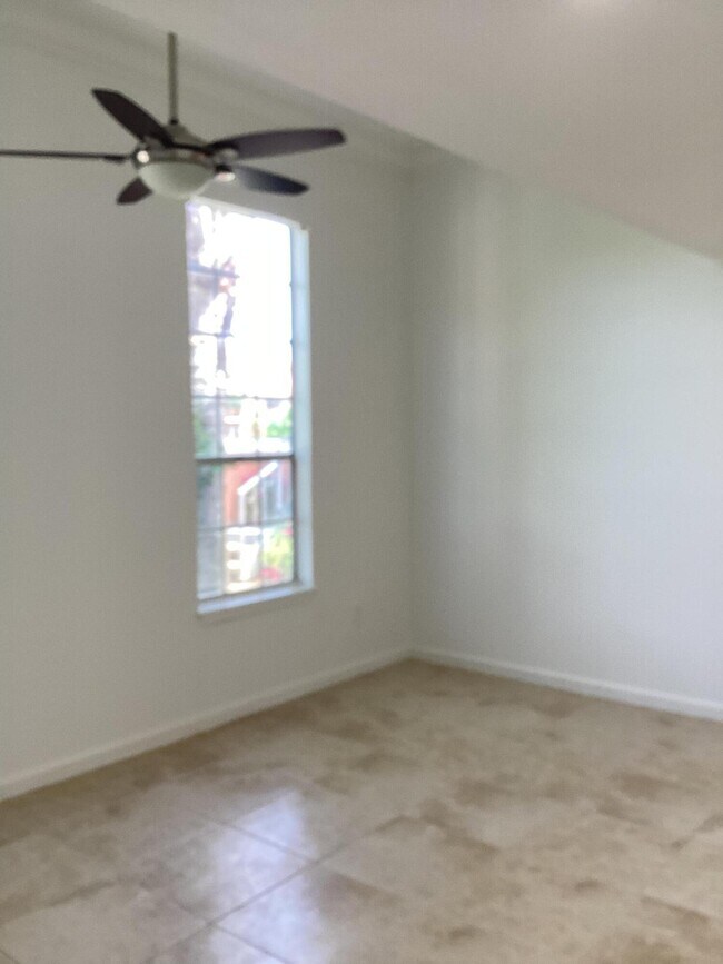 Building Photo - 1385 Crystal Way
