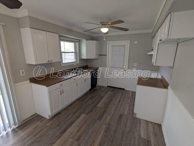 Building Photo - Spacious Split-Level Home with Updates in ...