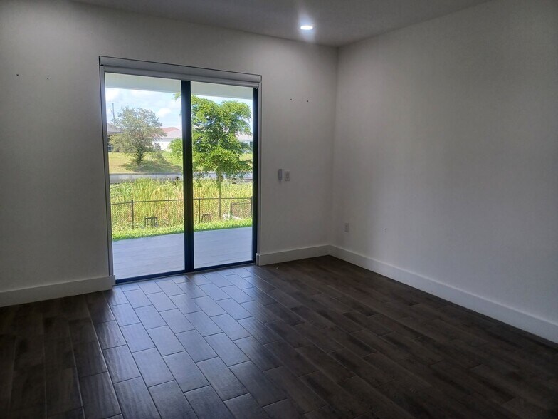 Building Photo - Available Now: Spacious 3 Bedroom / 2 Bathroom With a Large Fenced Yard