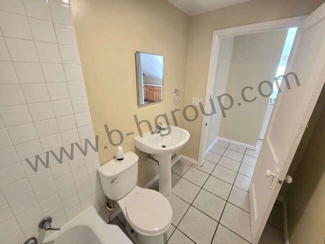 Building Photo - 5004 28th Ave