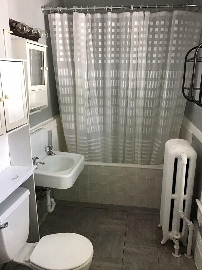 Building Photo - 2726 DuPont Ave S