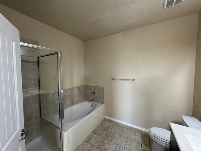 Building Photo - Move-In Special! Spacious 3BR Home with Large Private Yard in Mission Del Lago