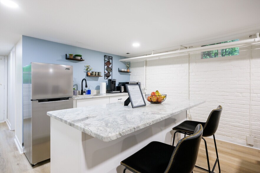 Building Photo - 7218 Monument Ave