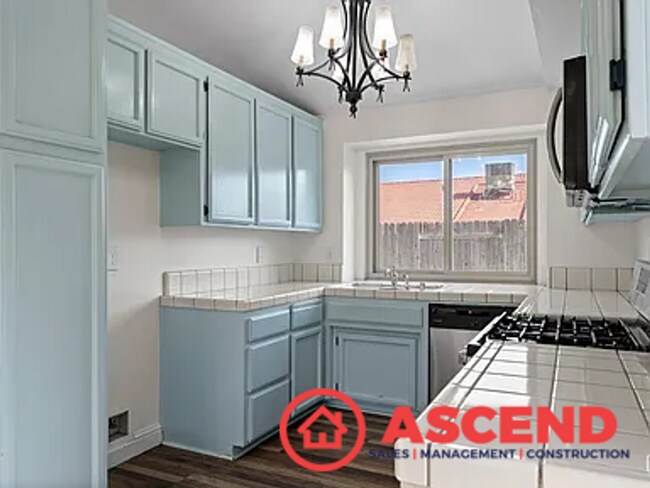 Building Photo - Lovely Home In Southwest Bakersfield!