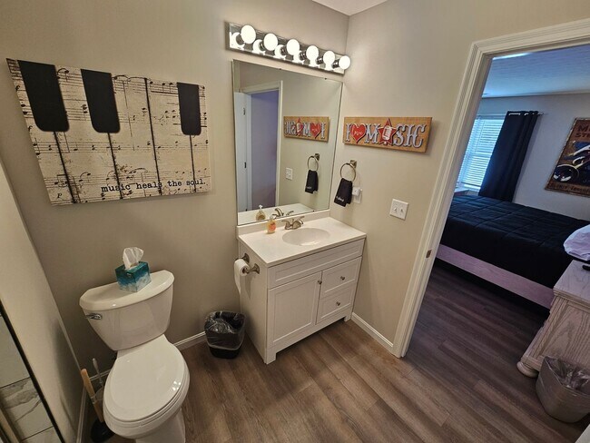 Building Photo - 814 Pierson Rd