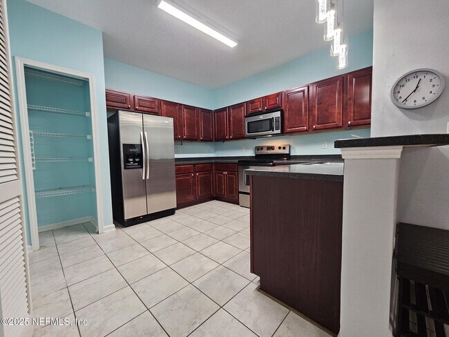 Building Photo - 8235 Lobster Bay Ct