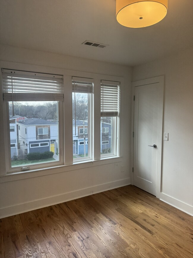 Building Photo - 1822 16th Ave N