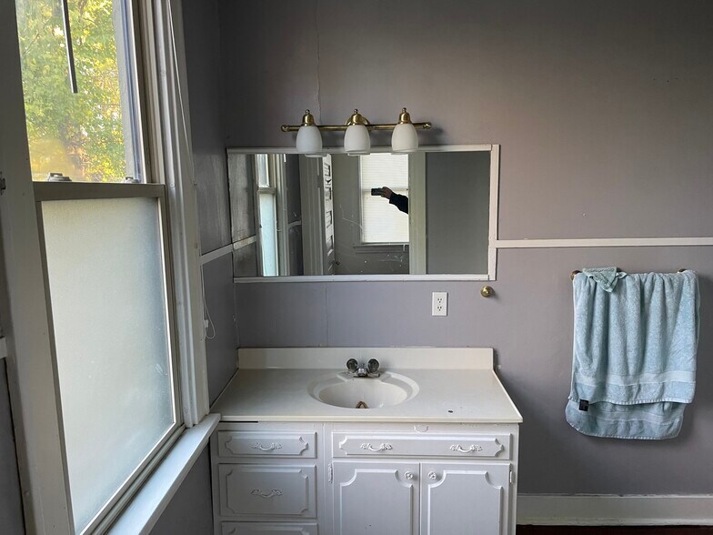 Building Photo - 1006 State St