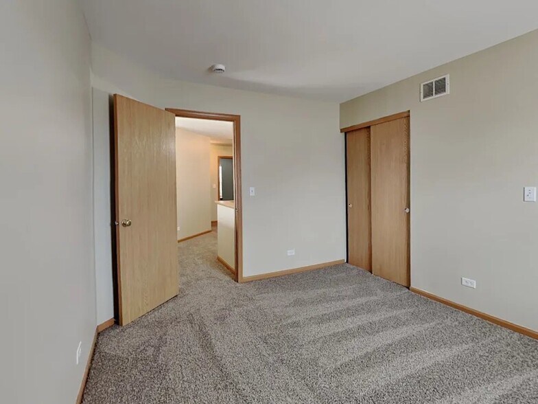 Building Photo - 10880 Grand Canyon Ave